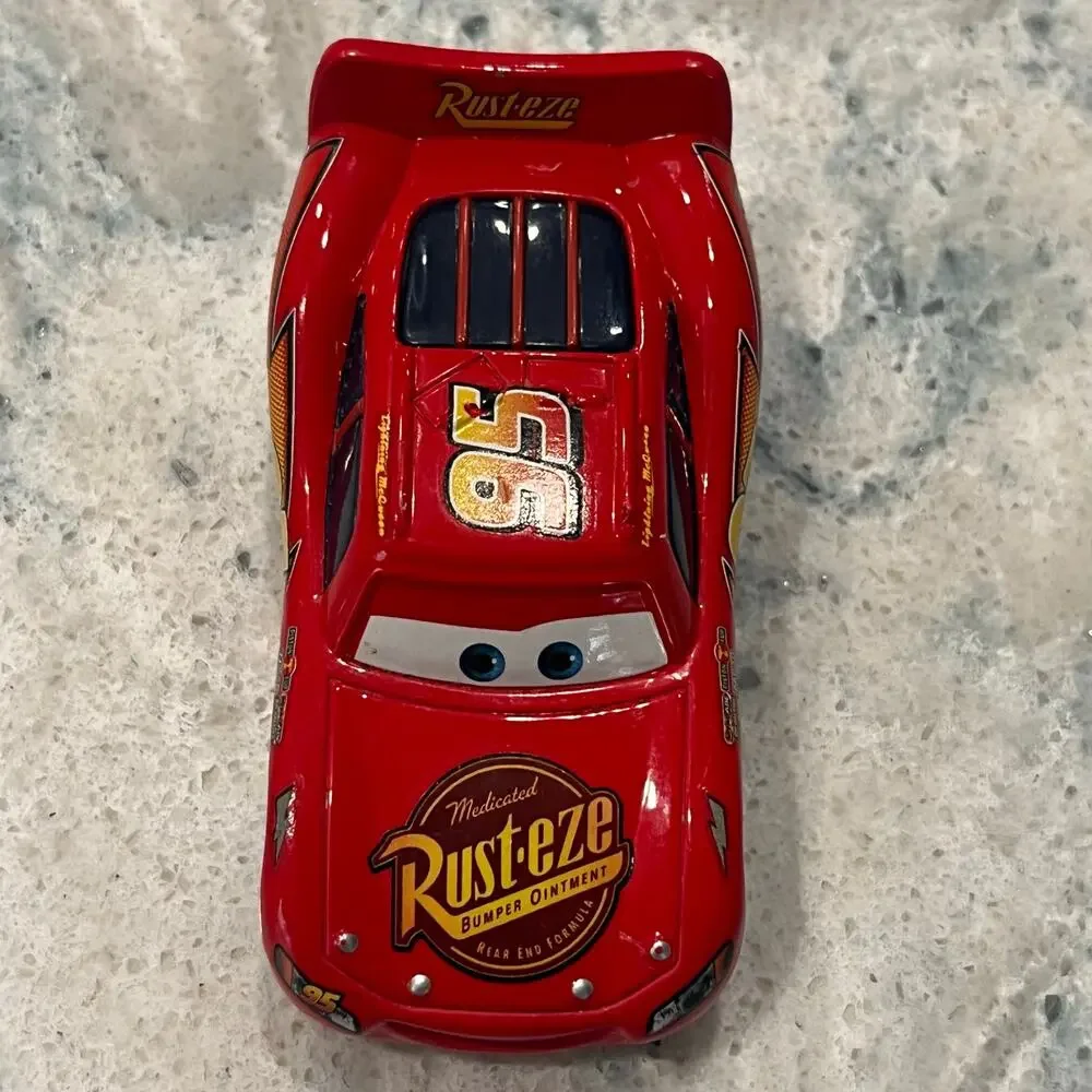 Disney Pixar Cars Diecast 1:55 Scale #95 Lightning McQueen Rust-eze Car & Plush